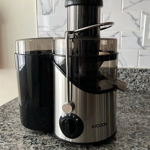 A juicer. Juice’s all vegetables and fruits. Only used once.